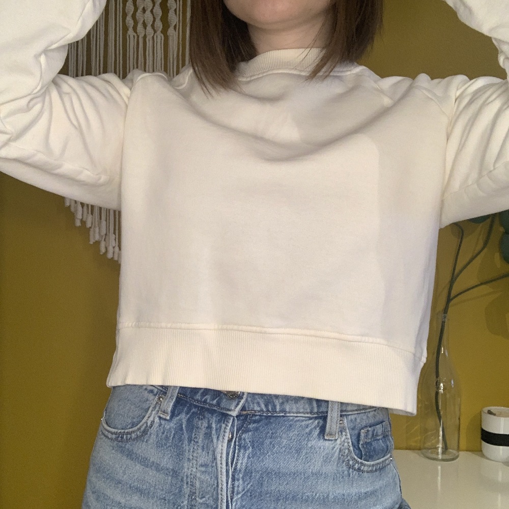 WHITE CROPPED CREWNECK
